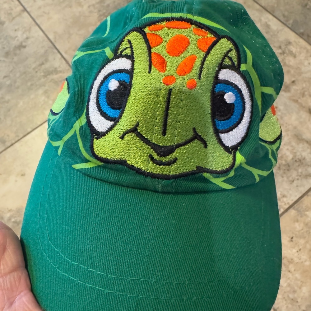 Super cute Julie + Joe toddler green turtle one size stretch baseball cap
